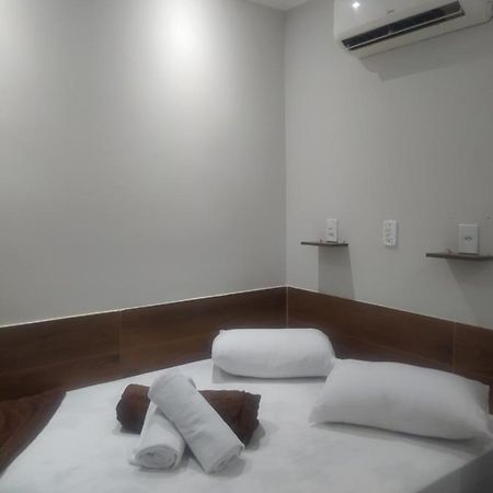 Pousada Quarto Casal Com Ar,Frigobar, Garagem Aparecida  Exterior photo